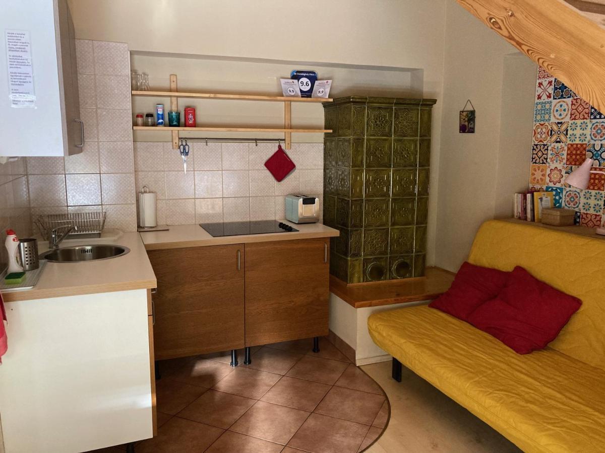 35 Vendeghaz Pecs Apartment ภายนอก รูปภาพ