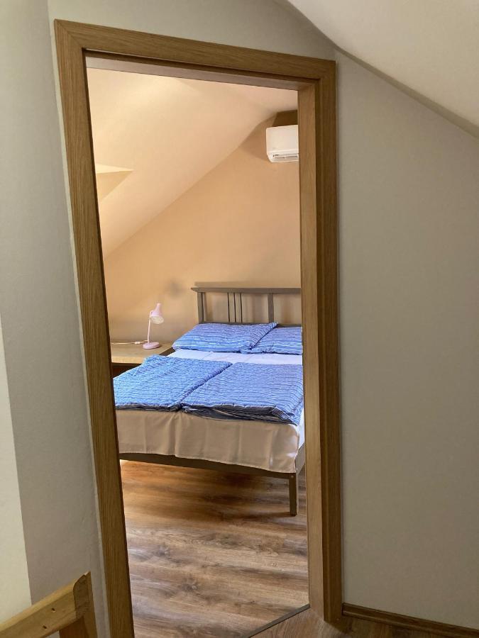 35 Vendeghaz Pecs Apartment ภายนอก รูปภาพ